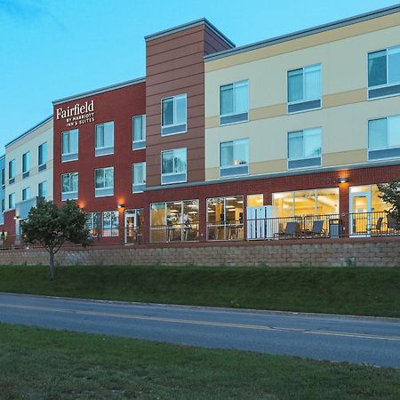 Fairfield Inn & Suites Маркетт Экстерьер фото