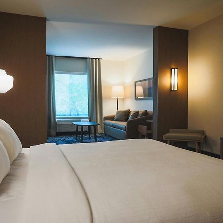 Fairfield Inn & Suites Маркетт Экстерьер фото