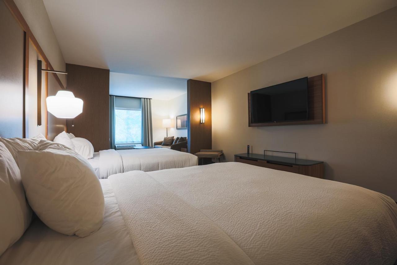 Fairfield Inn & Suites Маркетт Экстерьер фото