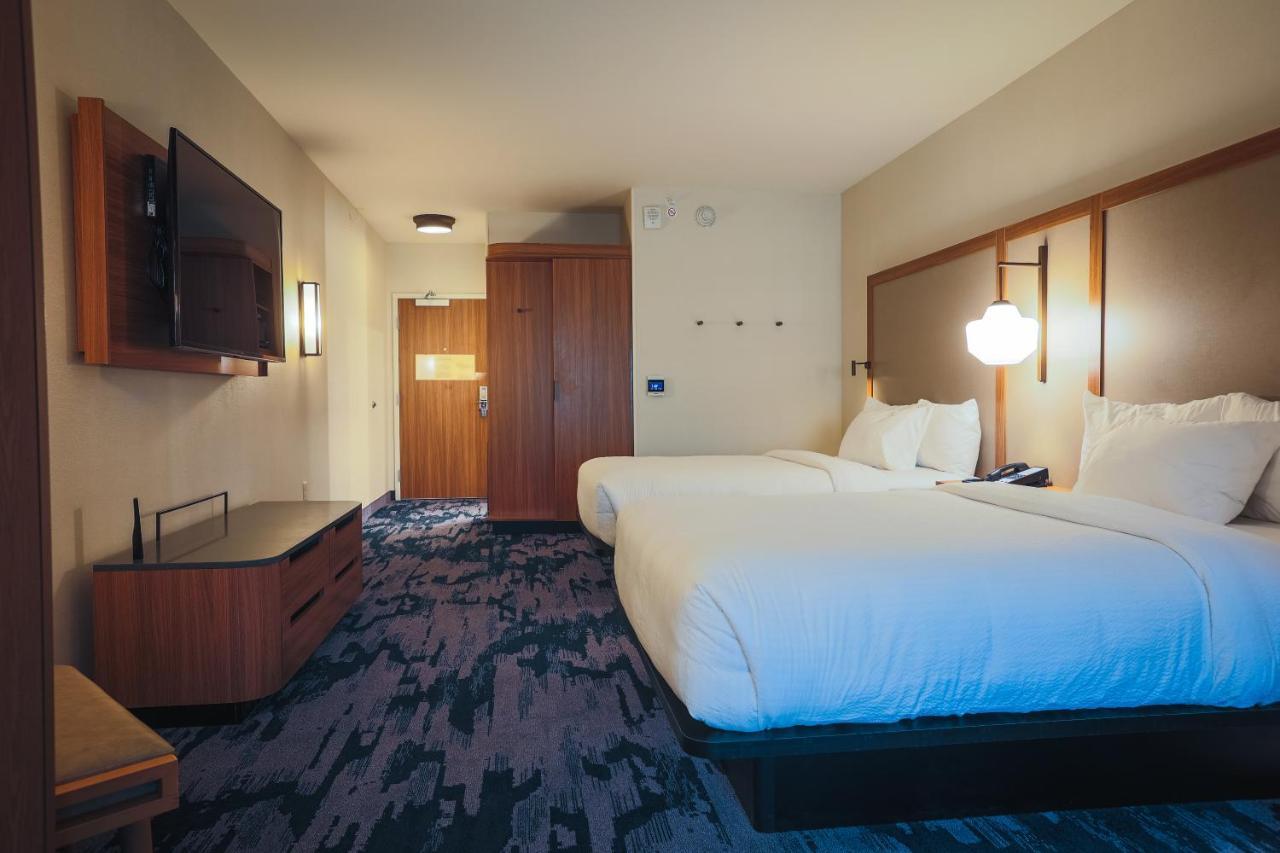 Fairfield Inn & Suites Маркетт Экстерьер фото