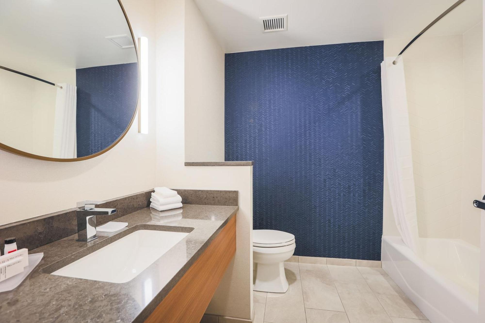 Fairfield Inn & Suites Маркетт Экстерьер фото