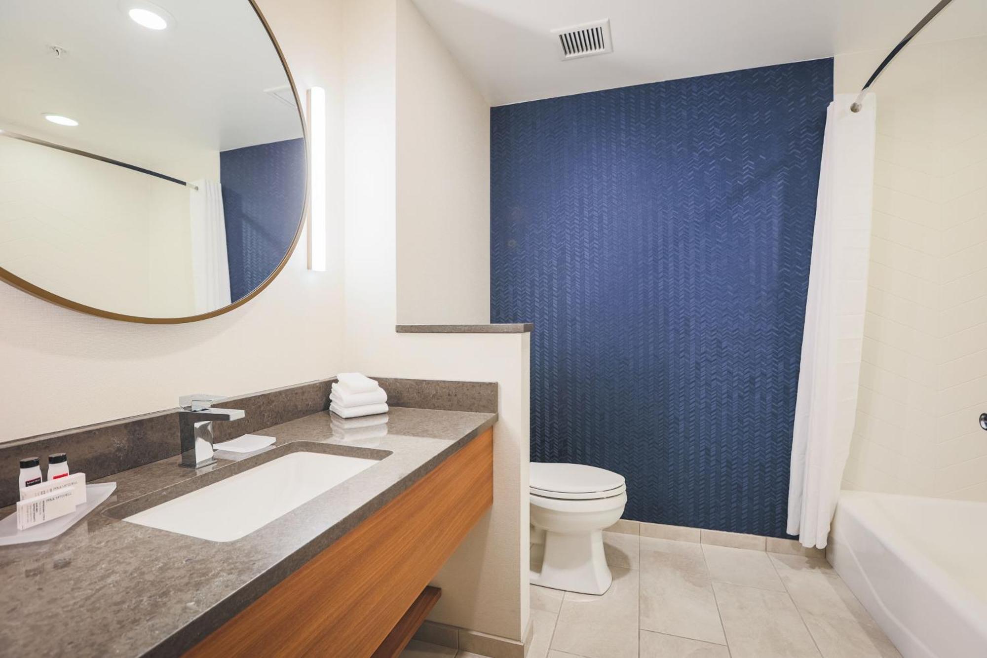Fairfield Inn & Suites Маркетт Экстерьер фото