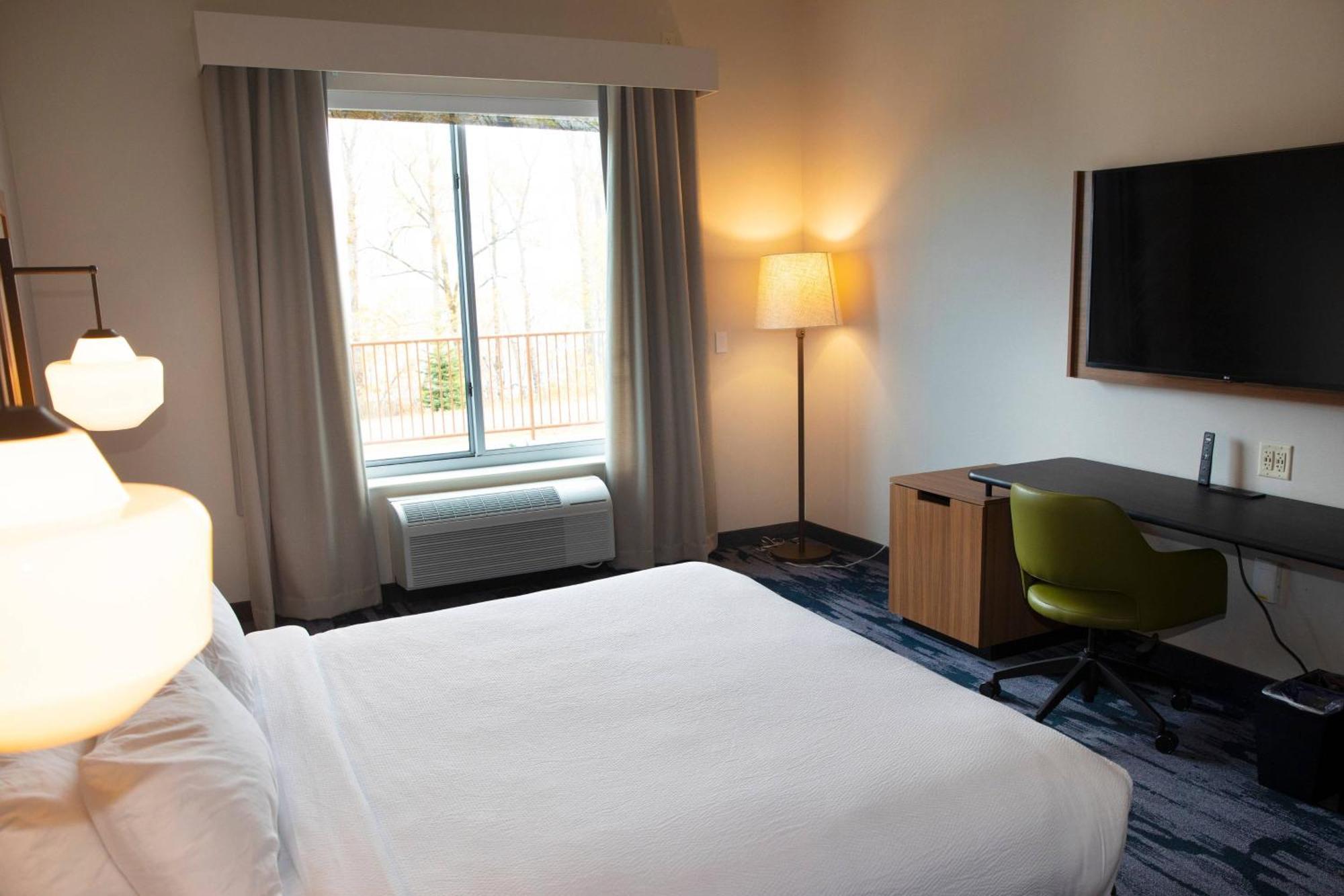 Fairfield Inn & Suites Маркетт Экстерьер фото