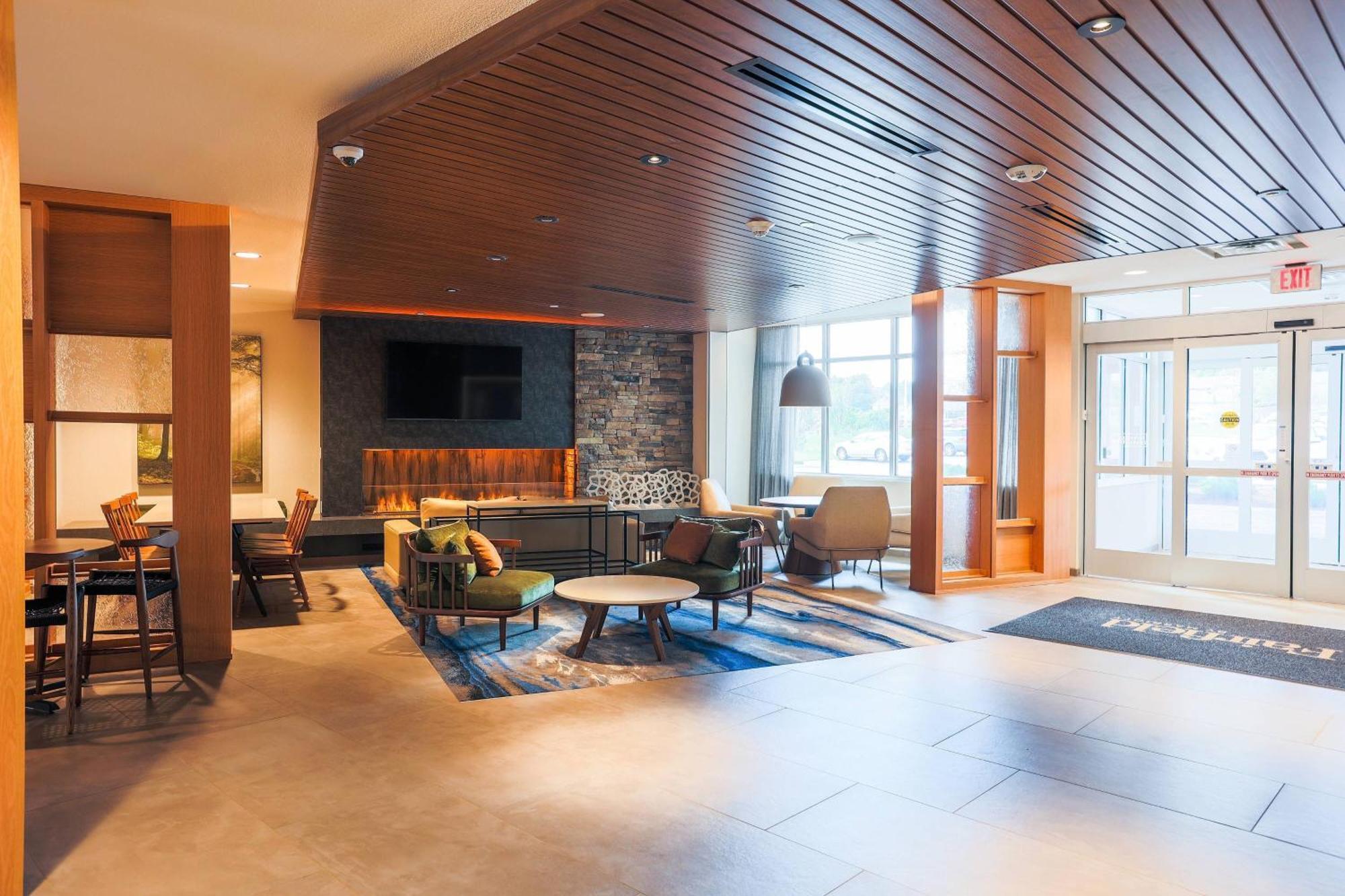 Fairfield Inn & Suites Маркетт Экстерьер фото