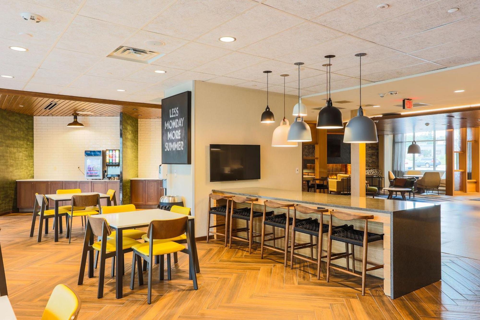 Fairfield Inn & Suites Маркетт Экстерьер фото