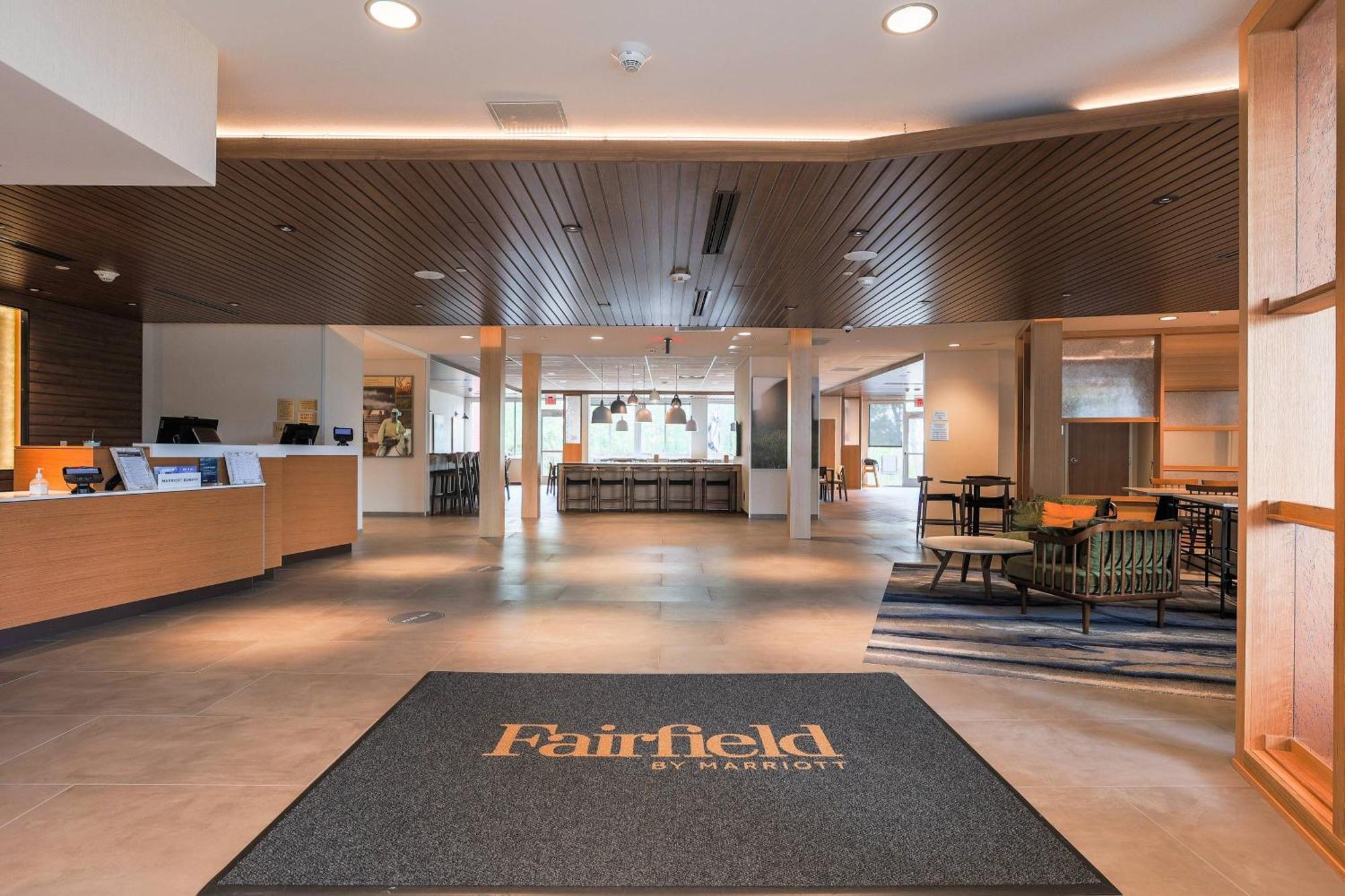 Fairfield Inn & Suites Маркетт Экстерьер фото