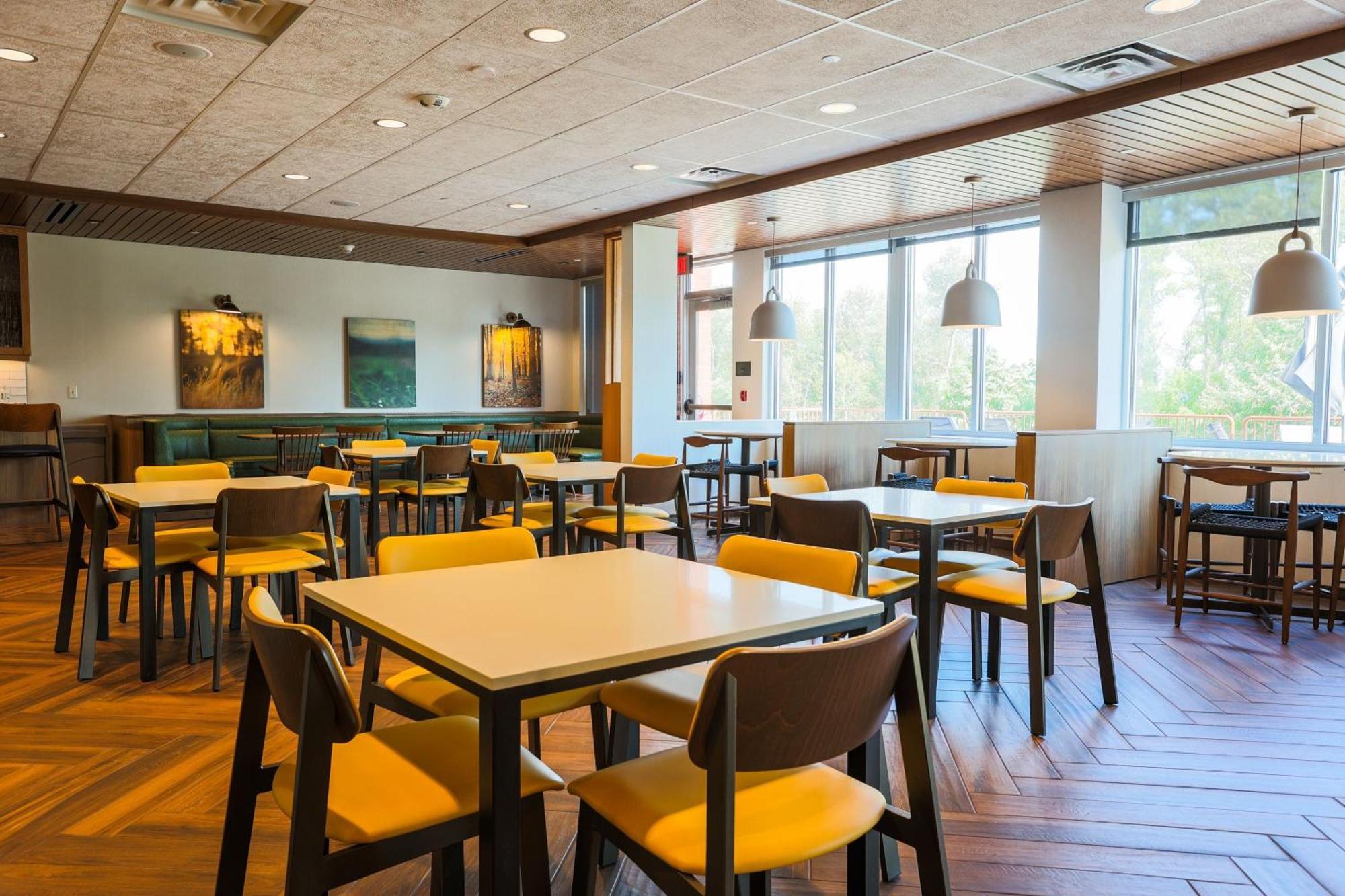 Fairfield Inn & Suites Маркетт Экстерьер фото