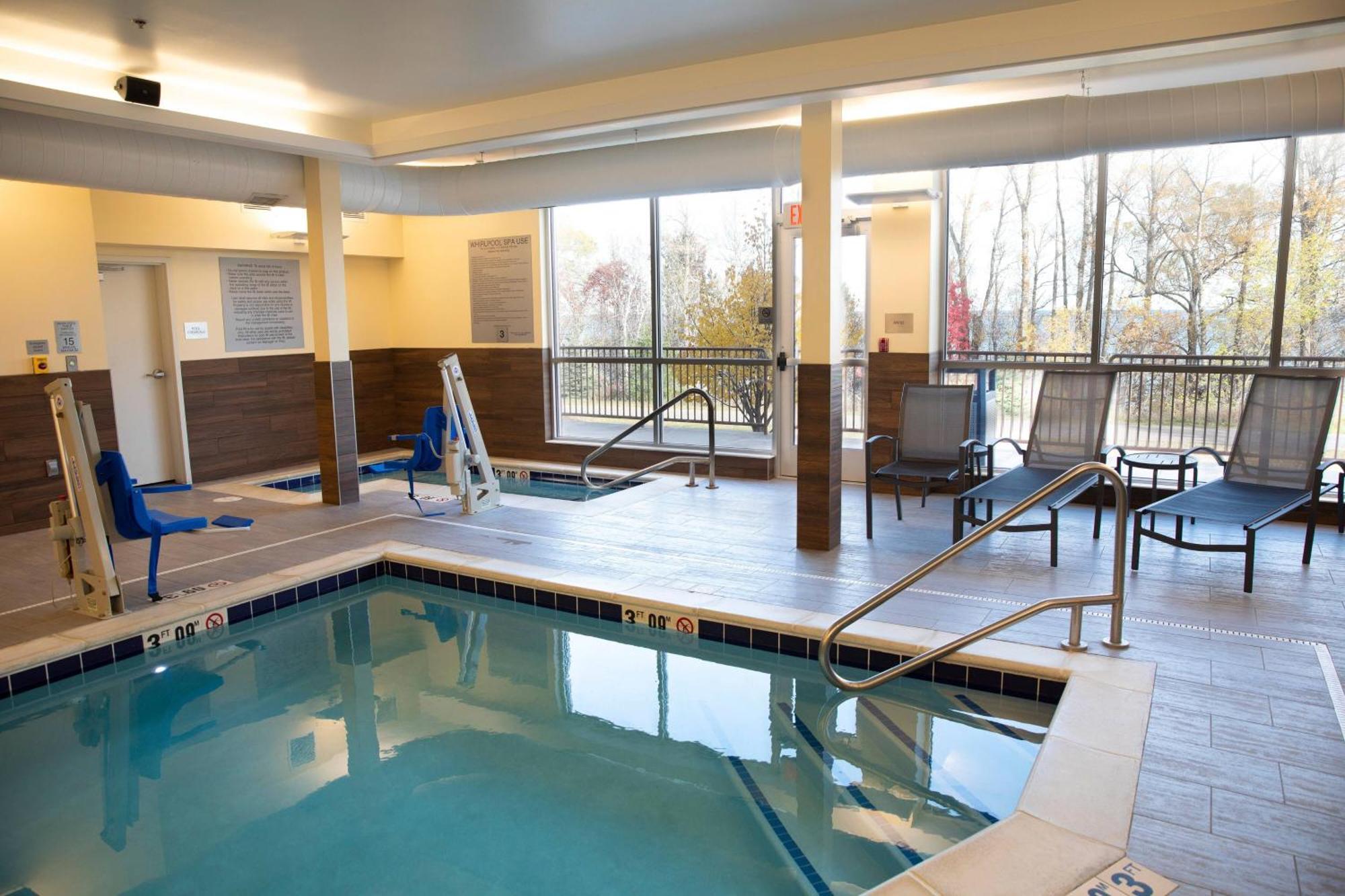 Fairfield Inn & Suites Маркетт Экстерьер фото