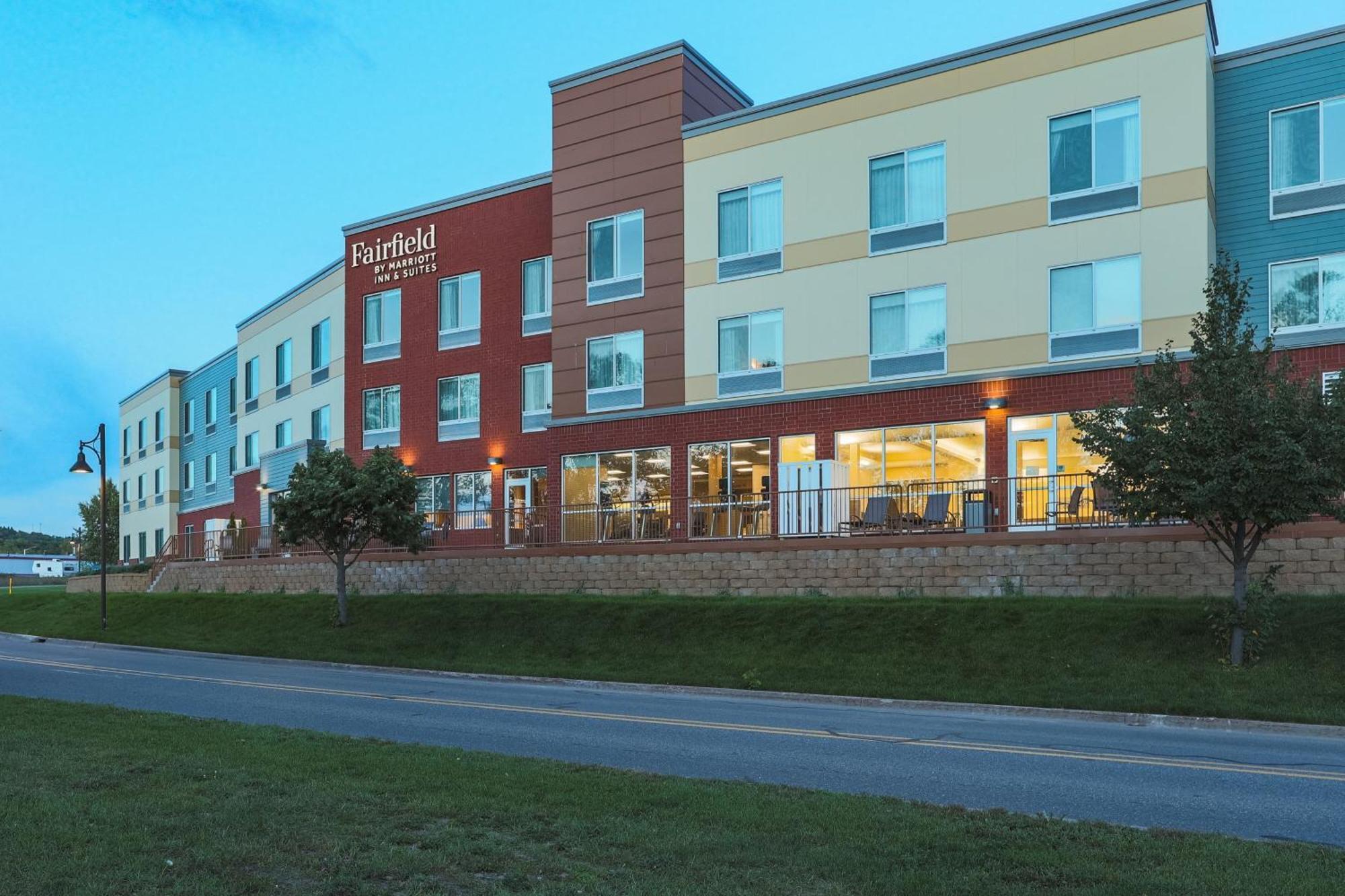 Fairfield Inn & Suites Маркетт Экстерьер фото