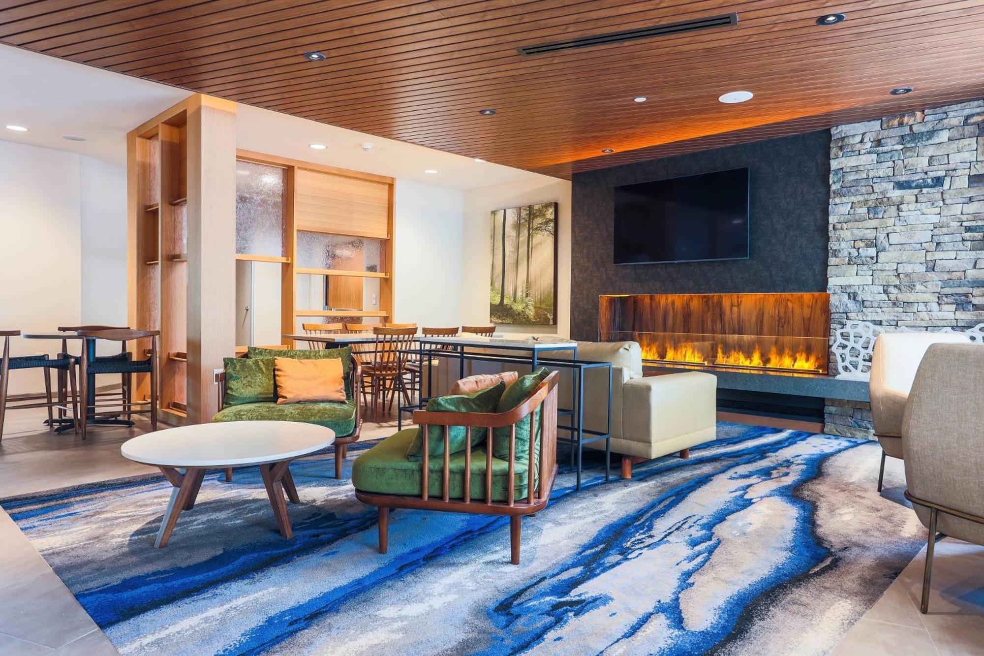 Fairfield Inn & Suites Маркетт Экстерьер фото