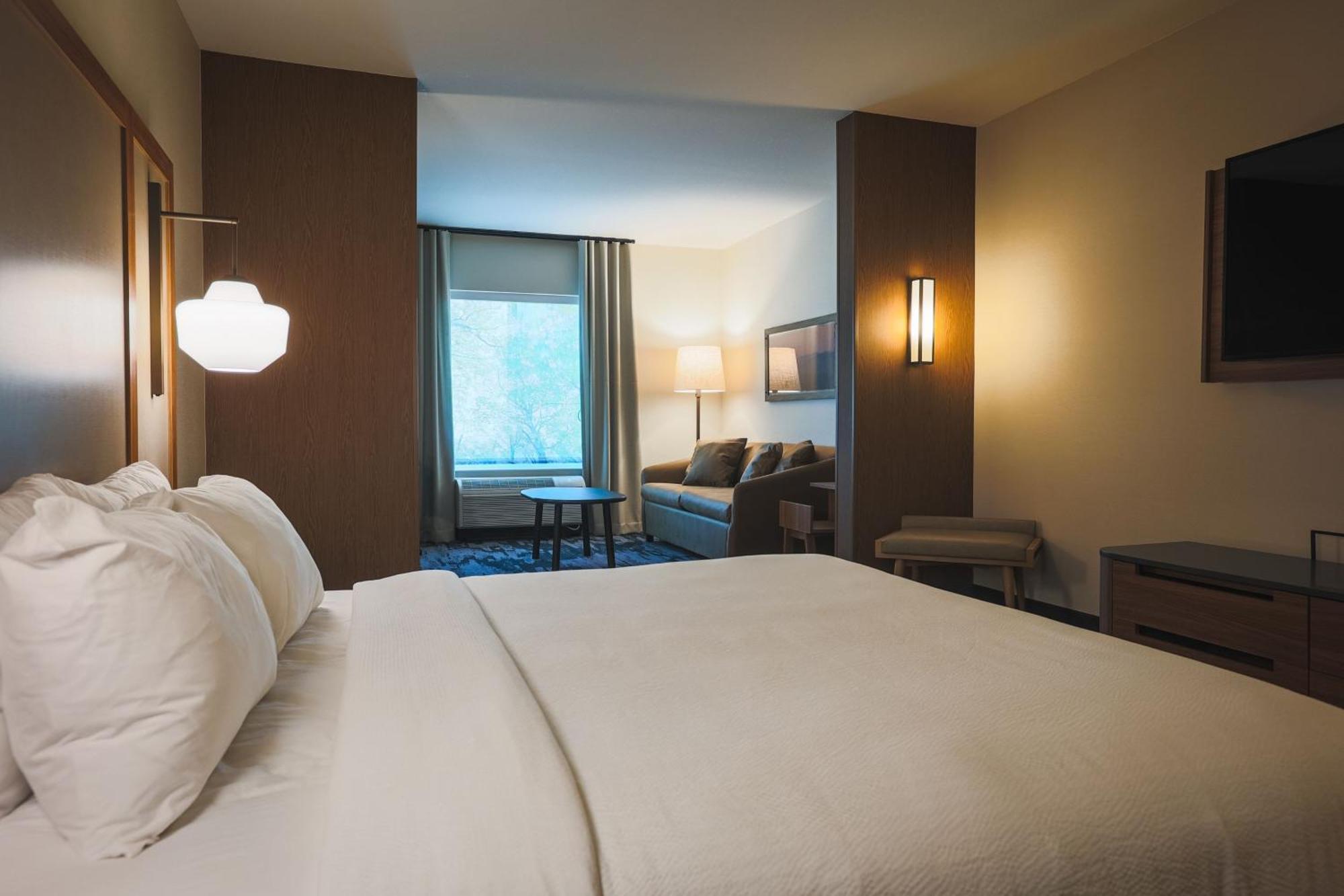 Fairfield Inn & Suites Маркетт Экстерьер фото